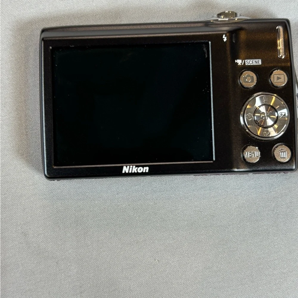 Nikon Coolpix S3000 12MP Digital Camera Purple Parts Only‎